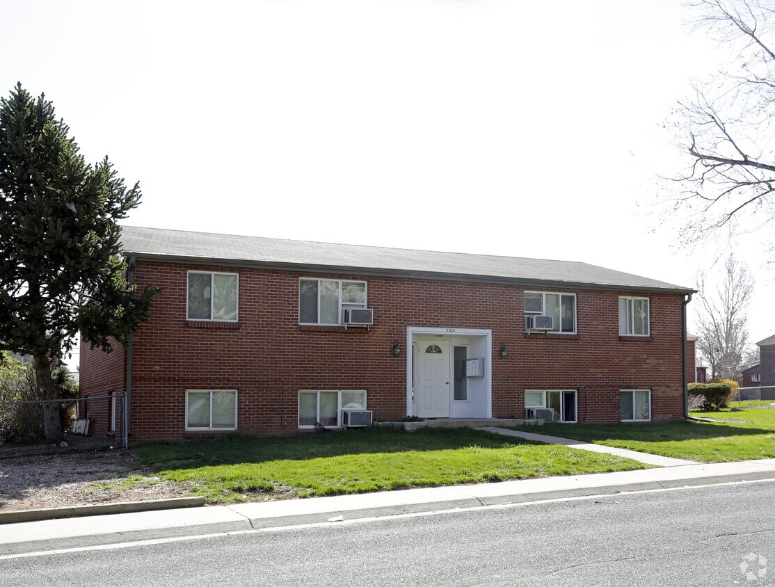 Primary Photo - 2316 S Linden Ct