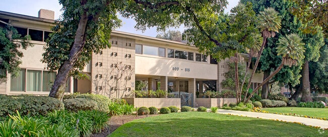 Building Photo - 800-818 S Orange Grove Blvd