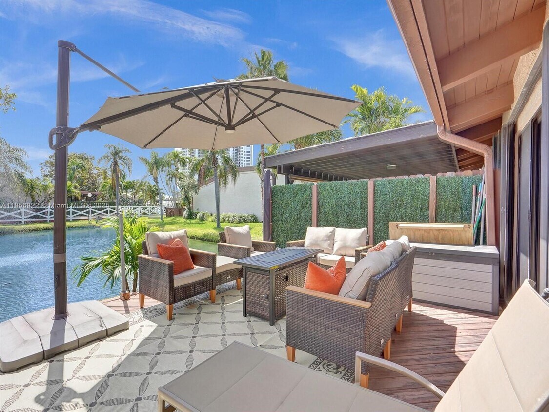 Foto principal - 2667 Parkview Dr S