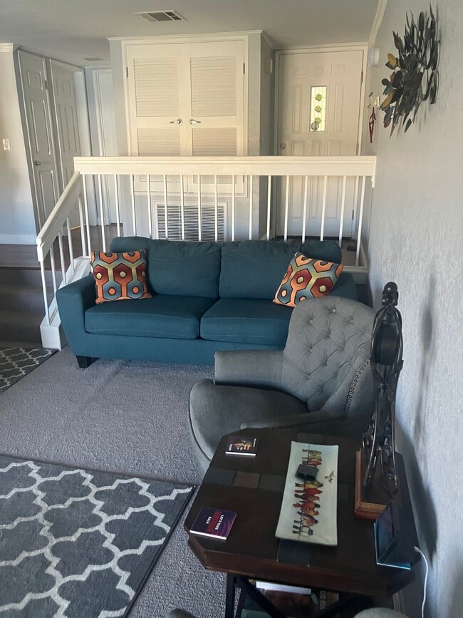 Foto del edificio - 1800 Club House Dr