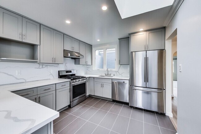 Building Photo - Recently Remodeled 3BR/3BA + Den Single Fa...
