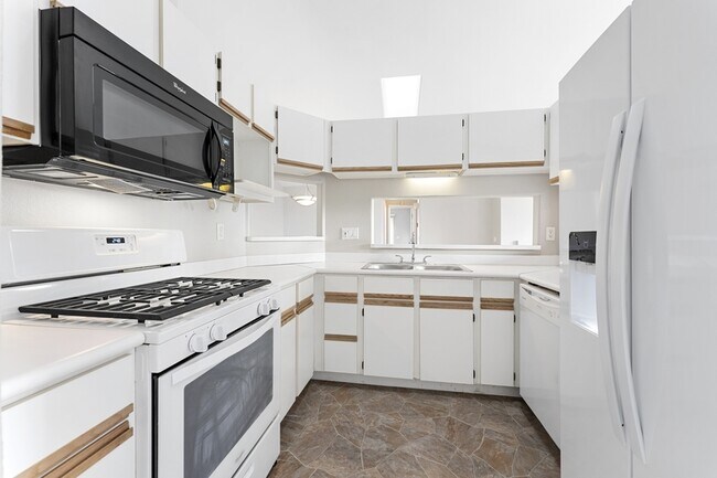 Foto del edificio - 1021 Hilltop Ln