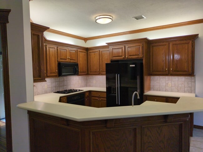 Building Photo - 4812 Montclair Dr