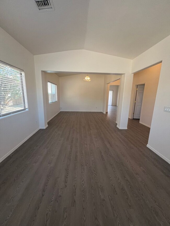 Building Photo - Southwest Home With Brand New Hard Floorin...