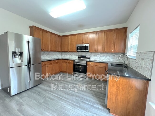 Building Photo - 702 Perth Dr