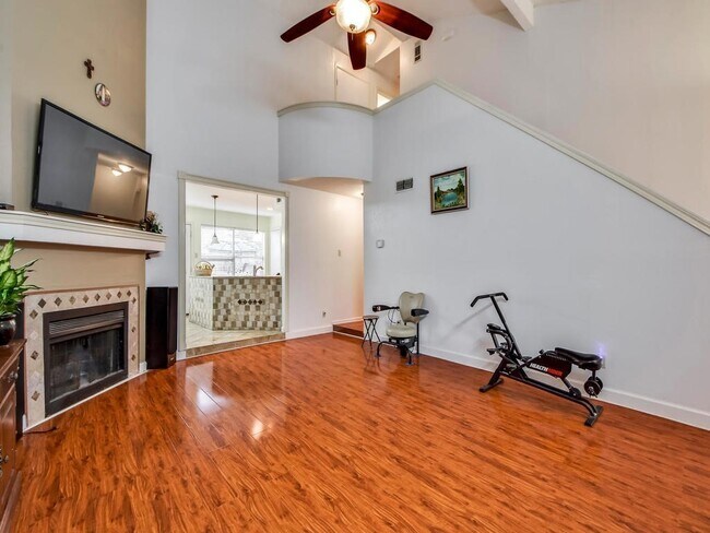 Building Photo - 1505 Somerset Dr