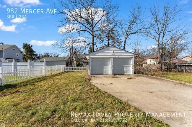 Foto del edificio - 982 Mercer,  Akron- Spacious 3 bedrooms 2 ...