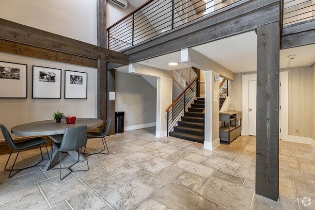 Interior Photo - 55 Pharr