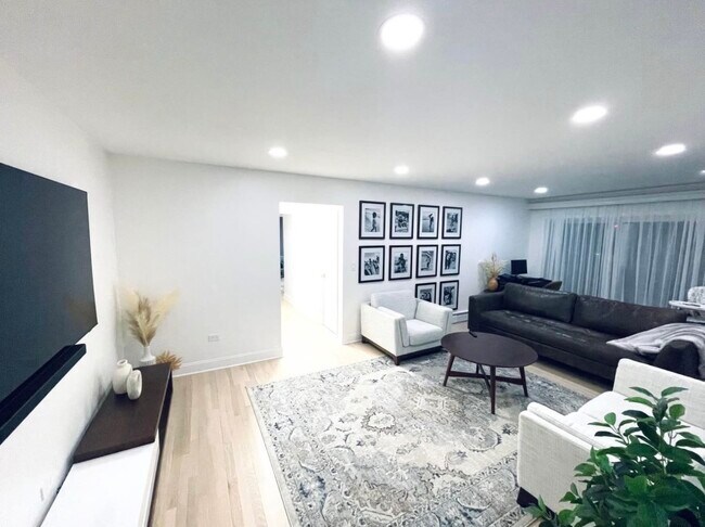 Foto del edificio - 952 E Old Willow Rd