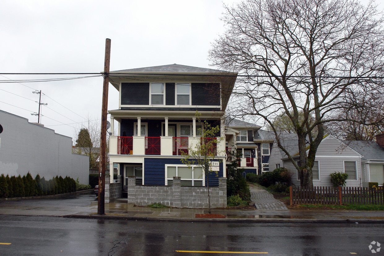 Building Photo - Buks'a Place Apartments