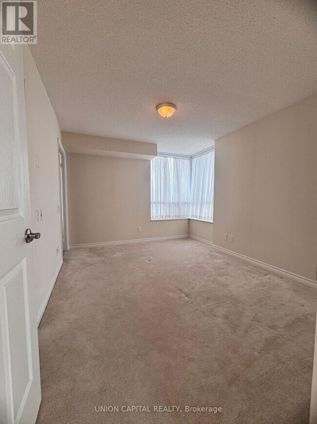 Building Photo - 61 Town Centre Court