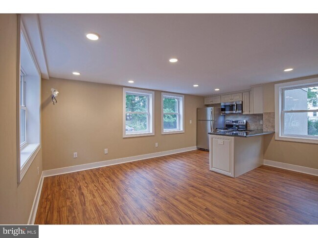 Foto del edificio - 106 E State St