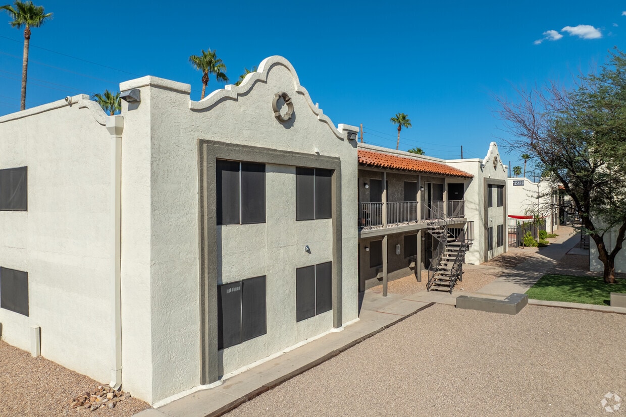 Primary Photo - Westside Commons