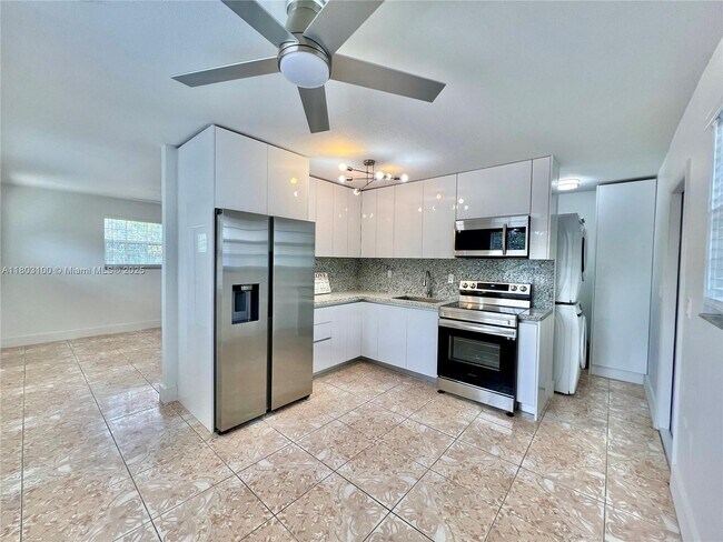 Foto del edificio - 3081 NW 94th St