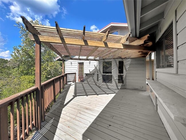 Building Photo - 970 Live Oak Cir