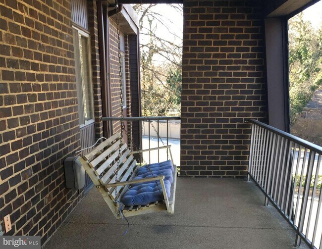 Building Photo - 5 Stonehenge Cir