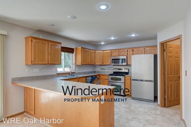 Building Photo - 3 br, 2.5 bath House - 2021 SW Rosario Pl