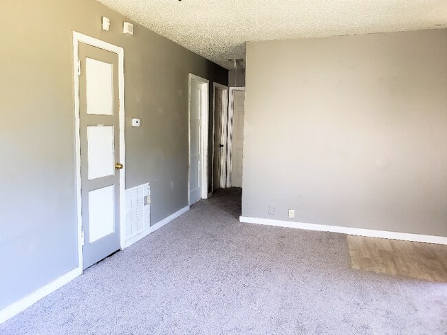 Foto del edificio - 4626 Hemlock Ave