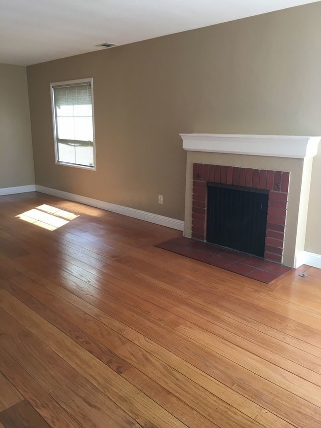 Building Photo - 10448 Longfellow Ave