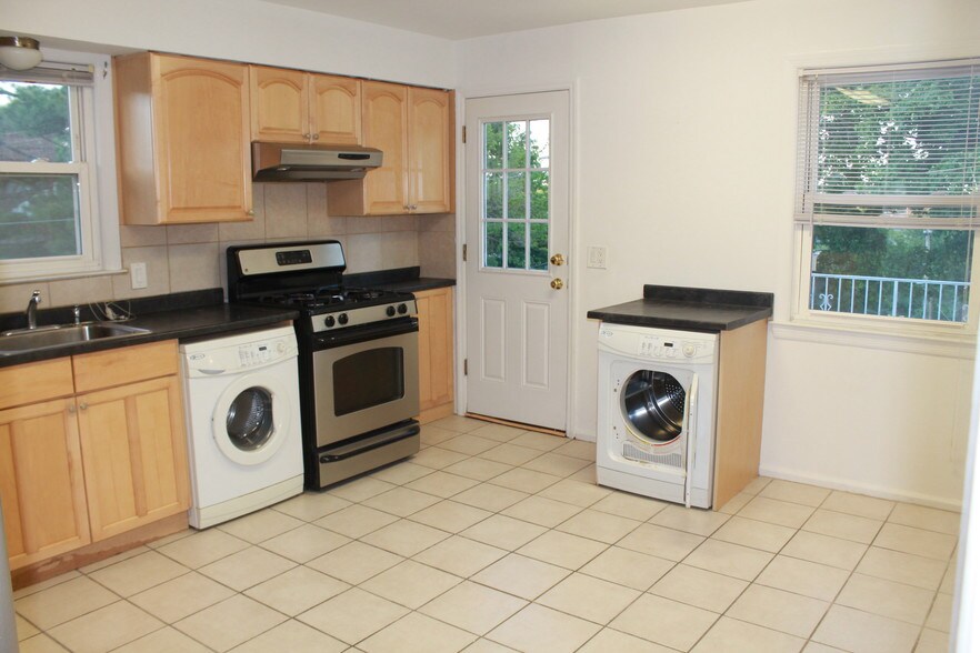Kitchen Cabinets Yonkers Ave kitchen cabinets yonkers ave yonkers ny. photo of in stock Kitchen Cabinets Yonkers Ave kitchen cabinets yonkers ave yonkers ny. photo of in stock