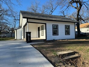 Building Photo - 220 9th St NE