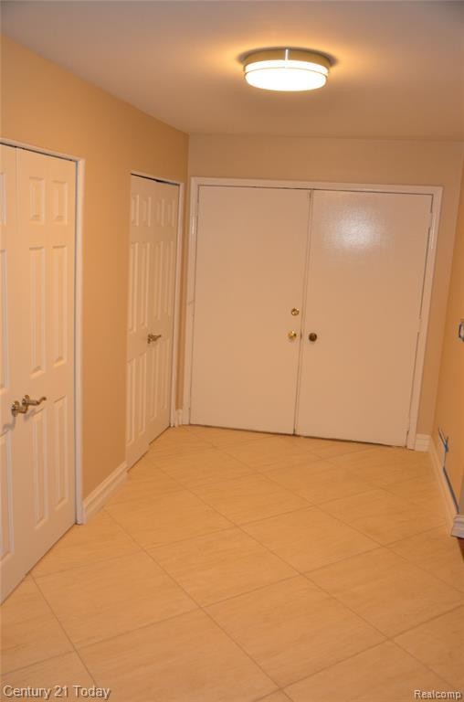 Building Photo - 4833 Faircourt Dr