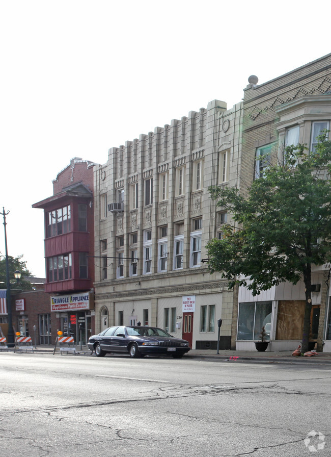 Building Photo - 216-220 Cass St