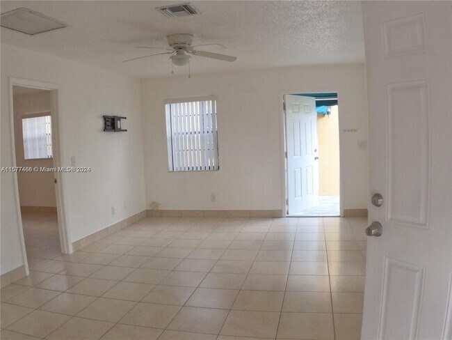 Foto del edificio - 1680 Harding St