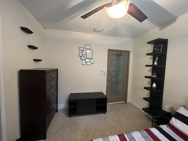 Foto del edificio - 900 NE 85th St