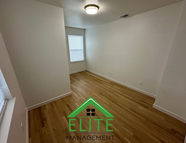 Foto del edificio - **Stunning Elevator 3-Bedroom, 3-Bathroom ...