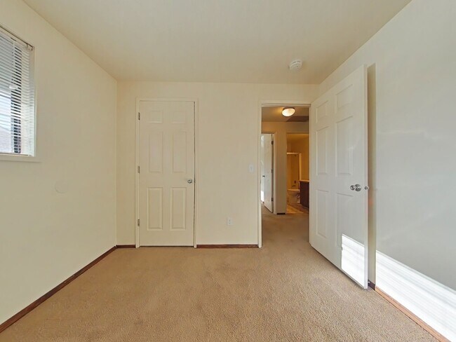 Foto del edificio - 2 Bedroom Apartment ~ Near 9th Street