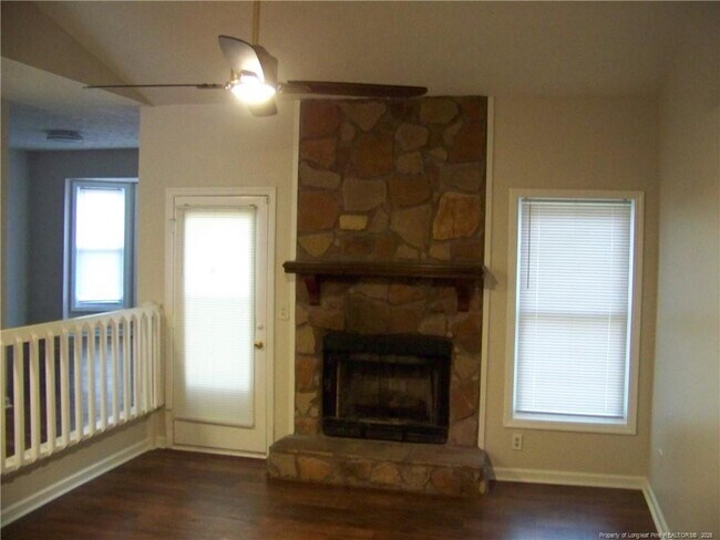 Foto del edificio - 6793 Candlewood Dr