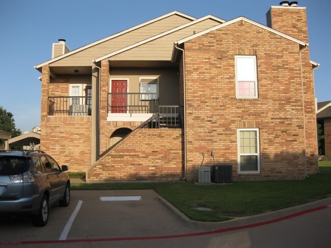 Building Photo - 1700 Amelia Ct