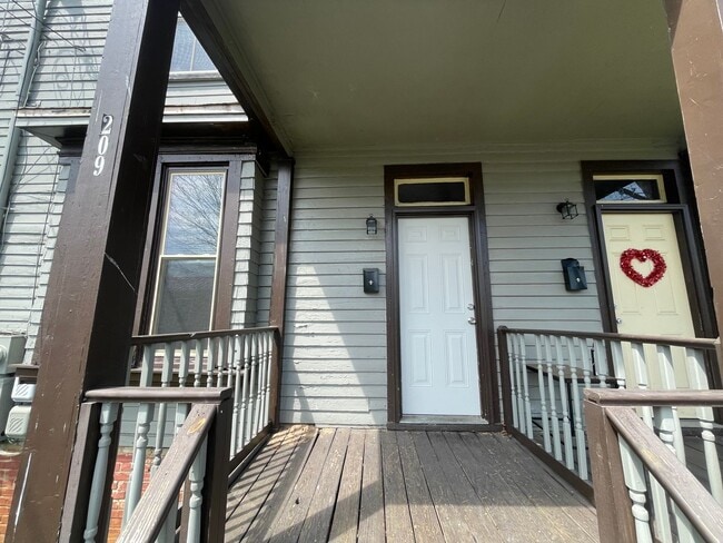 Building Photo - Historic Rivermont Area Duplex