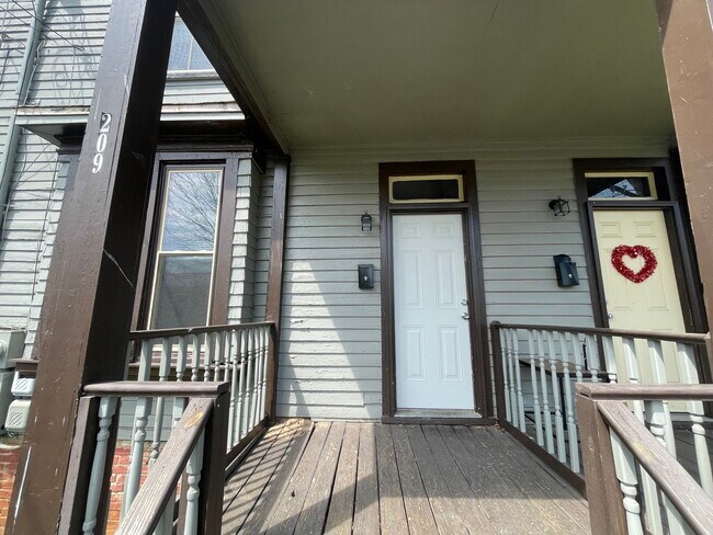 Foto del edificio - Historic Rivermont Area Duplex