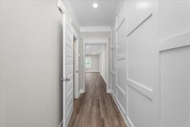 Building Photo - 1005 Linsmore Ave