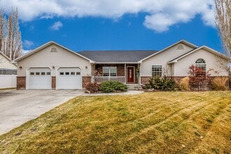 Building Photo - 396 Palomino Dr