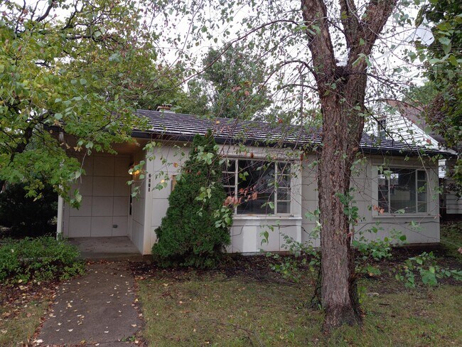 Building Photo - 2021 Kilburn Ave