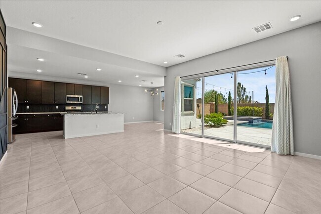 Foto del edificio - 8370 Charleston Peak St