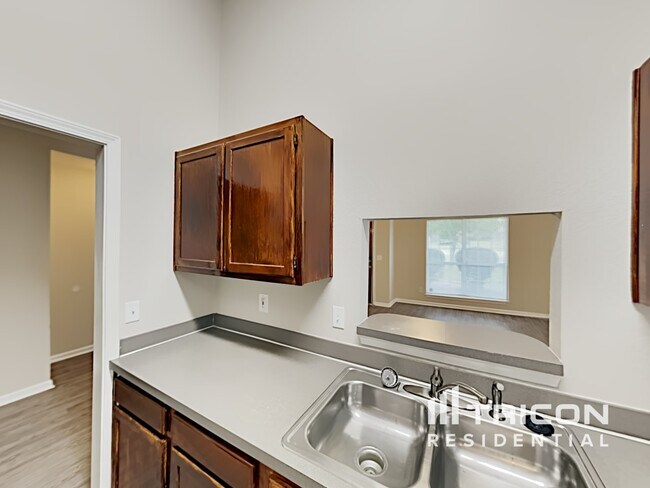 Foto del edificio - 1323 May Oak Cir
