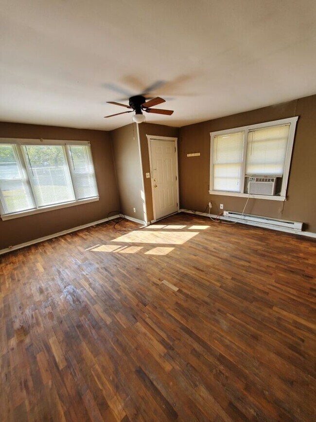 Building Photo - Available now *****Water & Trash Included!!
