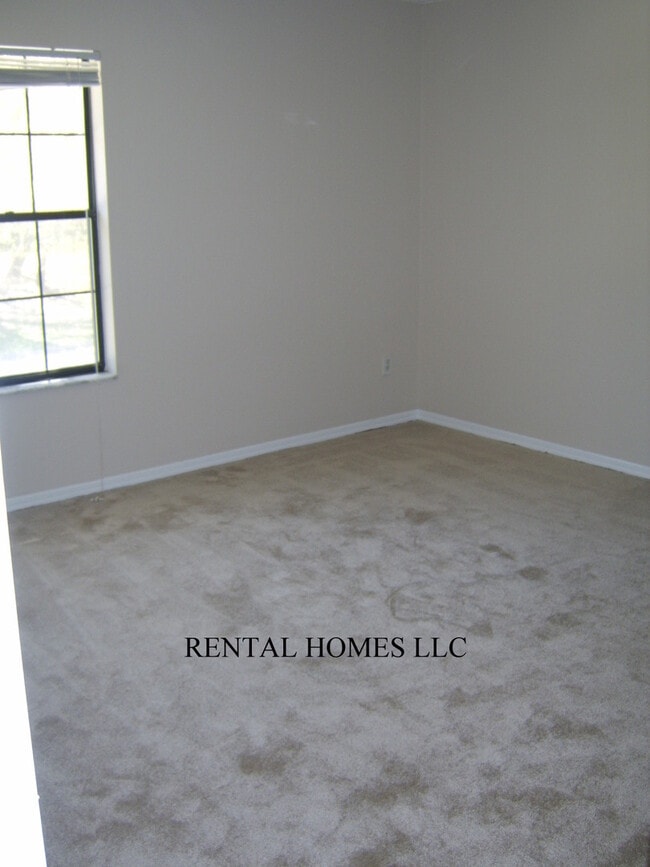 Building Photo - Two Story Townhome in Winter Park, Tile Th...
