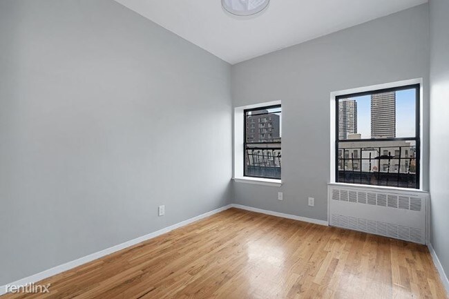 Foto del edificio - 3 br, 1 bath Apartment - 210 East 118 Street
