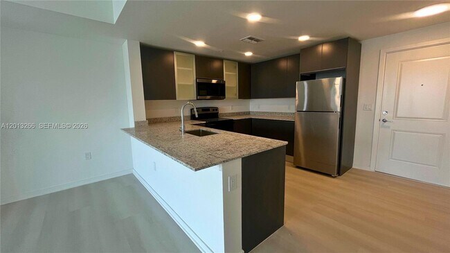 Foto del edificio - 5579 Millenia Park Blvd