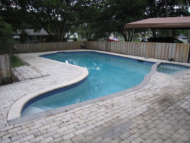 Foto del edificio - 1821 SW 29th St