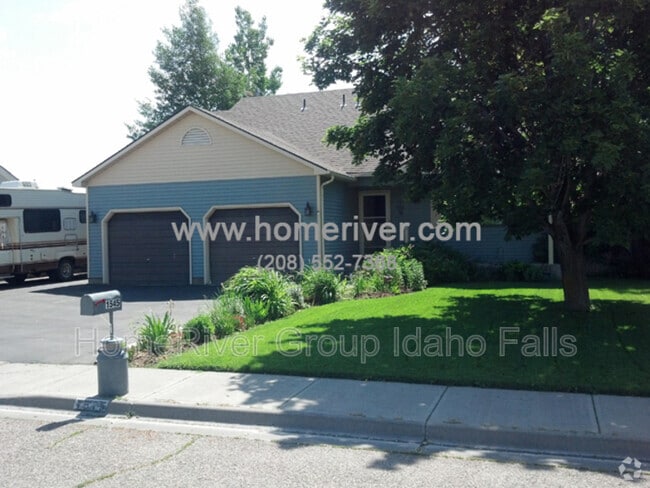 Building Photo - 1545 Bluebird Ln