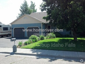 Building Photo - 1545 Bluebird Ln