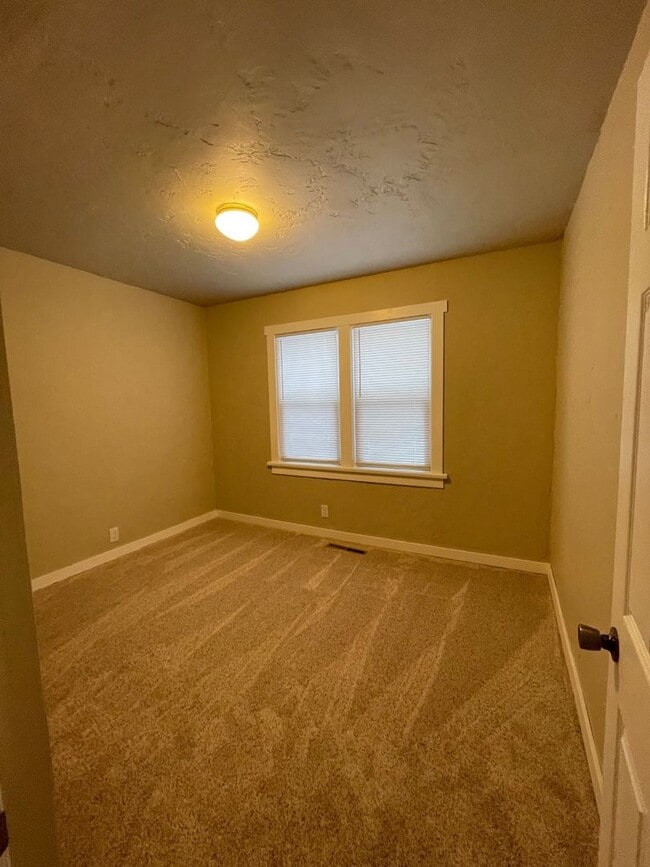 Building Photo - Charming Newly Remodeled 2 Bed/ 1 Bathroom Home!