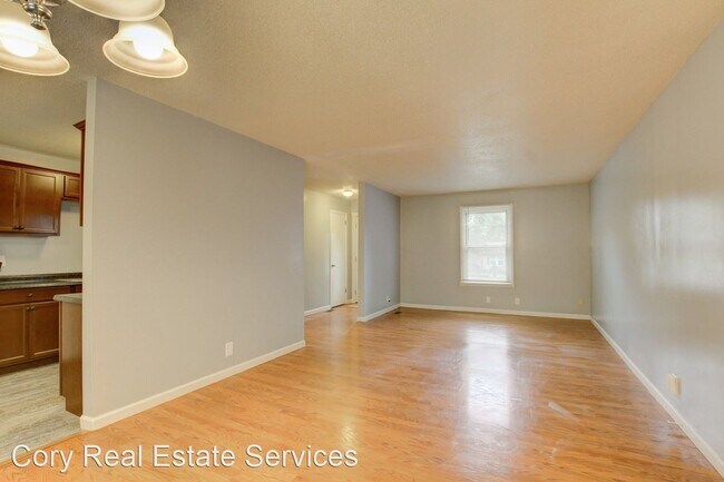 Foto del edificio - 3 br, 1 bath House - 103 King Cole Drive