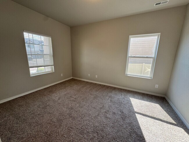 Building Photo - Super Spacious Home with Loft, 3-Car Garag...
